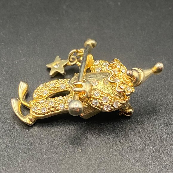 Vintage Gold Tone Dancing Clown Brooch Articulated Rhinestones Star Charm Baton - Picture 4 of 6